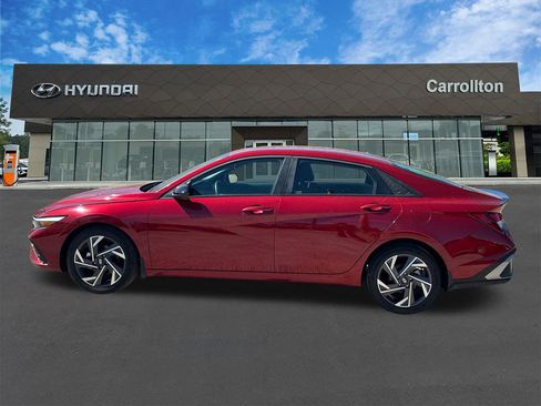 Used 2025 Hyundai Elantra Sport image 8