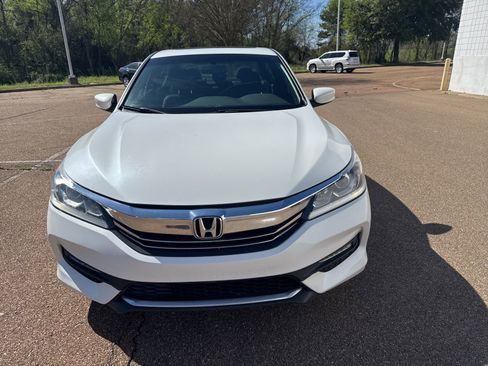 Used 2017 Honda Accord Sport Special Edition image 2
