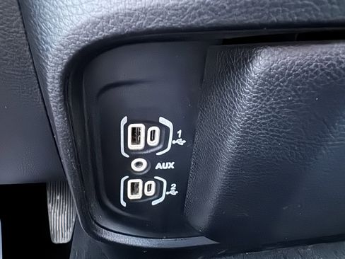 Used 2021 RAM 3500 Big Horn image 31