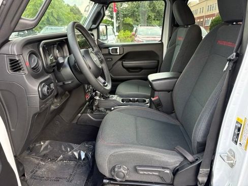 Used 2025 Jeep Wrangler Unlimited Rubicon AWD/4WD image 11