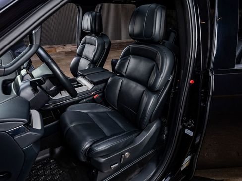 Used 2025 Lincoln Navigator Reserve w/ Jet Appearance Package image 28