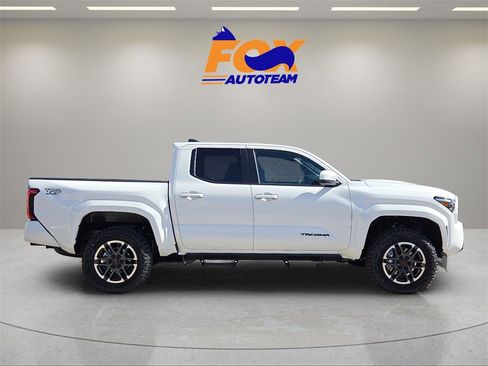 New 2025 Toyota Tacoma TRD Sport image 6