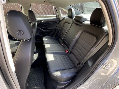 Certified 2024 Volkswagen Jetta SE image 25