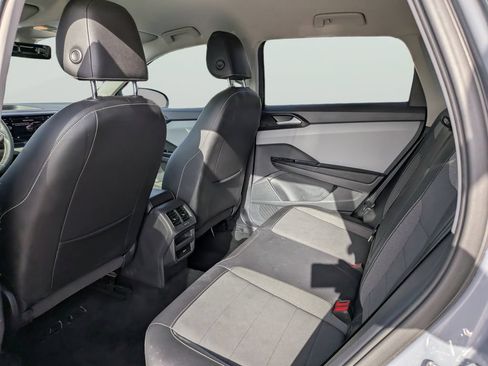 Certified 2023 Volkswagen Taos SE w/ Black Wheel Package FWD image 15
