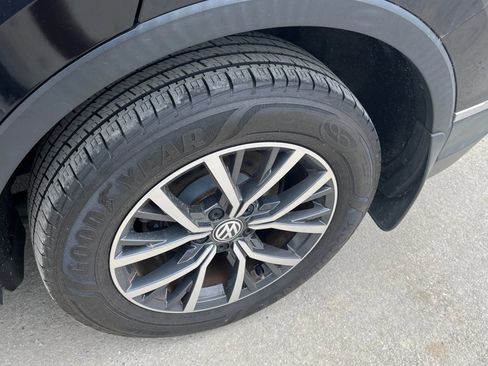 Used 2018 Volkswagen Tiguan SE w/ Panoramic Sunroof Package AWD/4WD image 14