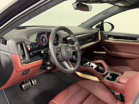 New 2026 Porsche Cayenne Turbo image 4