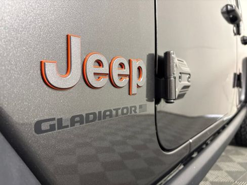 Used 2024 Jeep Gladiator Mojave w/ Convenience Group AWD/4WD image 10