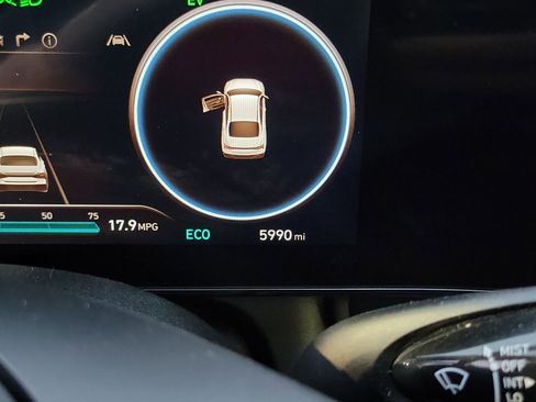 Certified 2025 Hyundai Elantra SEL image 12