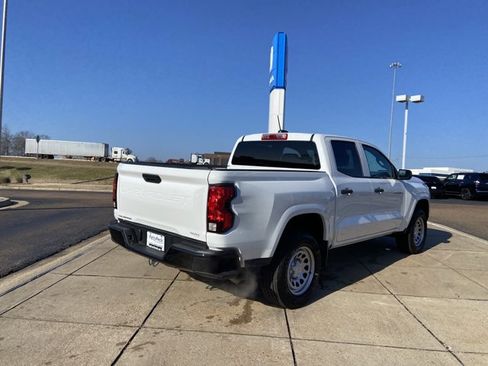 Used 2024 Chevrolet Colorado W/T image 10