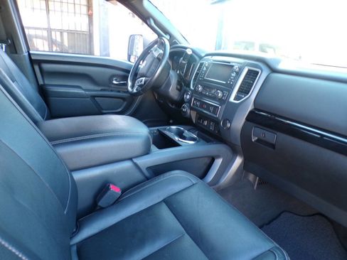 Used 2018 Nissan Titan SL w/ Midnight Edition image 10