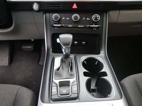 Used 2022 Kia Carnival LX FWD image 13