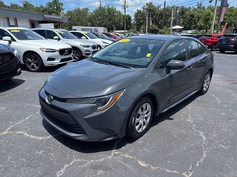 Used 2023 Toyota Corolla LE FWD image 2