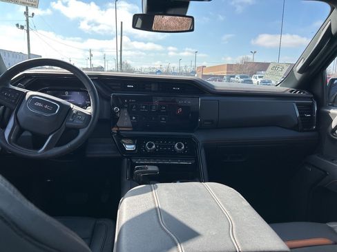 Used 2025 GMC Sierra 1500 AT4 image 5