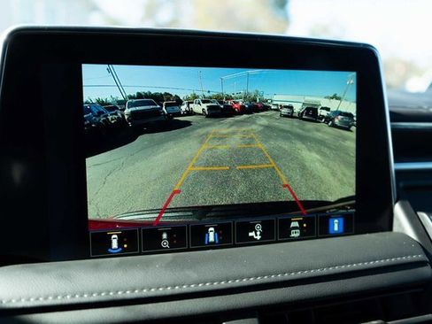 Used 2022 Chevrolet Tahoe LT w/ Luxury Package image 23