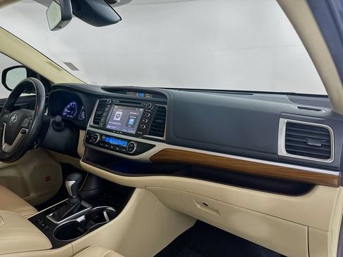 Used 2019 Toyota Highlander Limited Platinum FWD image 29