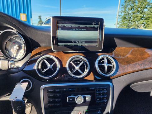 Used 2014 Mercedes-Benz CLA 250 4MATIC image 19