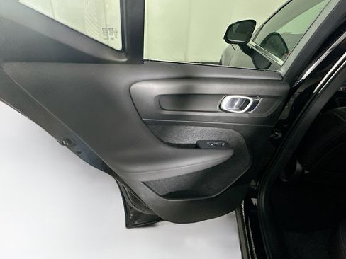 Used 2025 Volvo XC40 B5 Core image 27