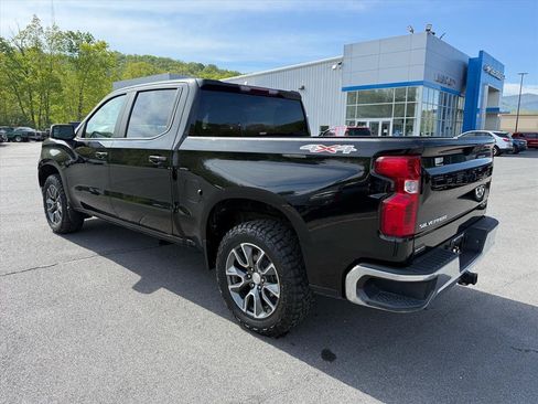 Used 2022 Chevrolet Silverado 1500 LT AWD/4WD image 3