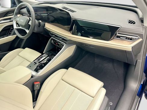 Used 2025 Audi Q5 Premium Plus w/ Premium Plus AWD/4WD image 17
