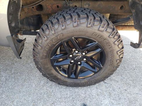 Used 2020 Chevrolet Silverado 1500 LT Trail Boss image 24