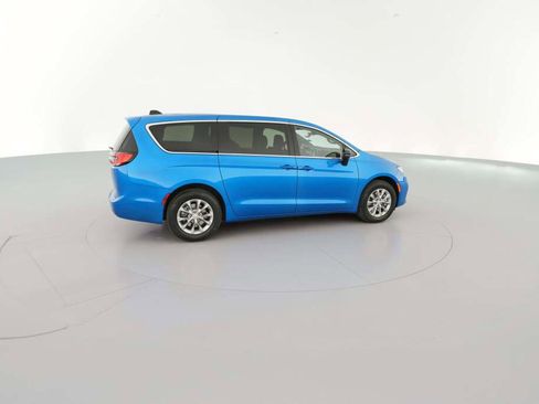 New 2026 Chrysler Pacifica Limited image 13