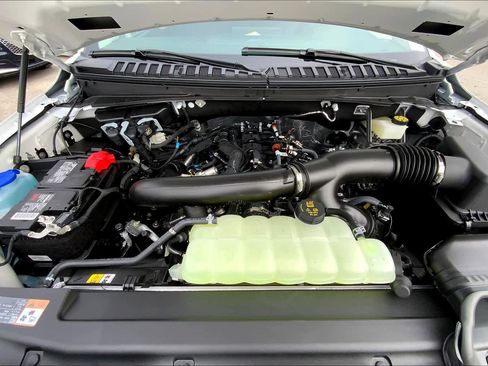Used 2024 Ford Expedition XLT RWD image 16