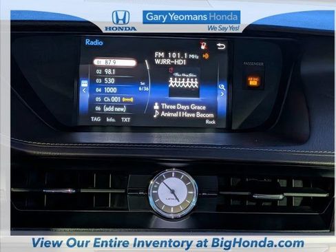 Used 2016 Lexus ES 350 w/ Premium Package w/Wood Trim FWD image 17
