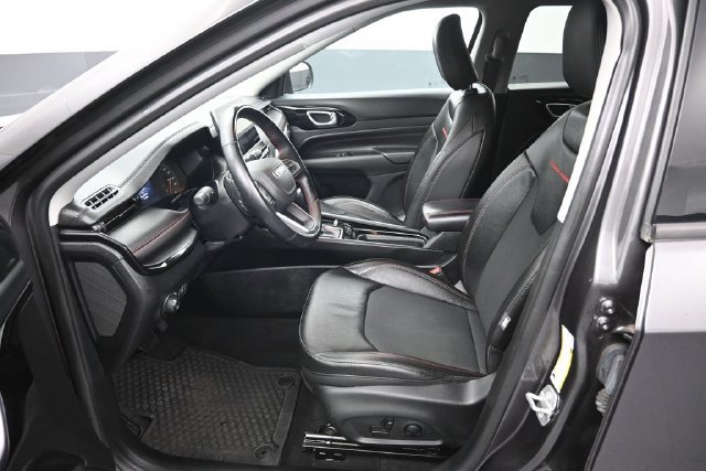 Used 2022 Jeep Compass Trailhawk w/ Trailhawk Convenience Group AWD/4WD image 9