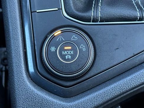 Used 2023 Volkswagen Tiguan SE image 35