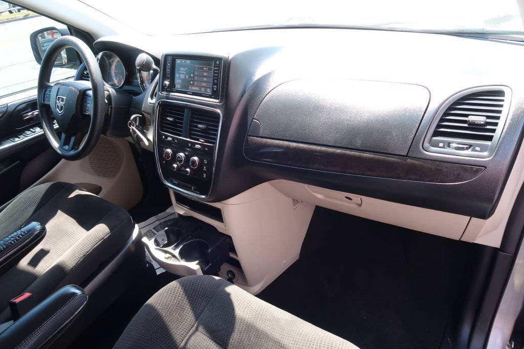Used 2018 Dodge Grand Caravan SE w/ UConnect Hands-Free Group FWD image 11