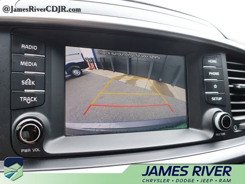Used 2020 Kia Sorento LX image 32