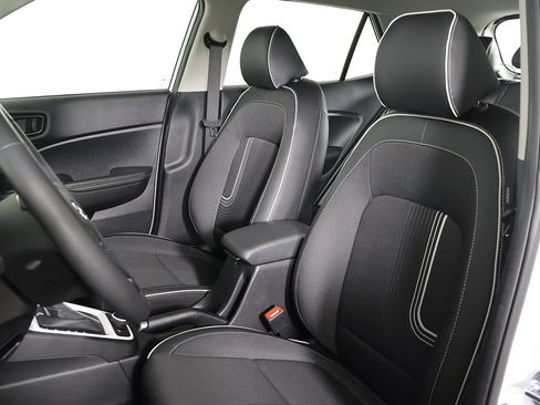 Certified 2025 Hyundai Venue Limited image 24