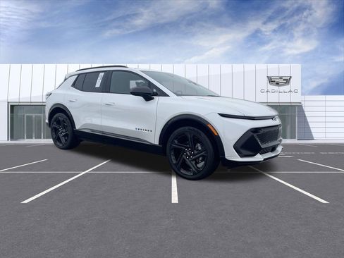 Used 2024 Chevrolet Equinox EV RS image 2