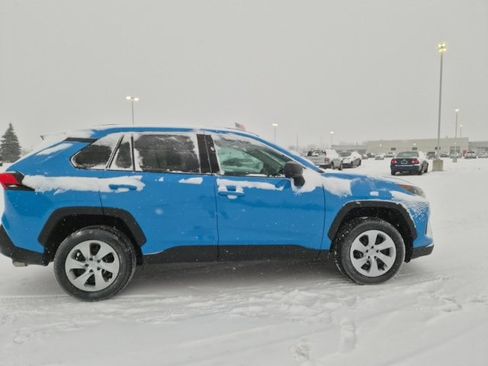 Used 2020 Toyota RAV4 LE image 4