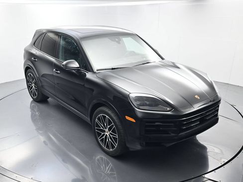 Certified 2025 Porsche Cayenne AWD/4WD image 43