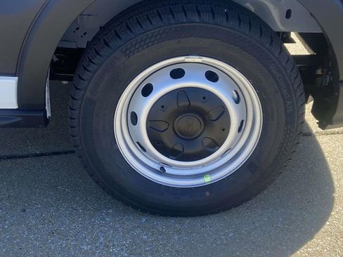 New 2026 Ford Transit 250 148 Medium Roof RWD image 7