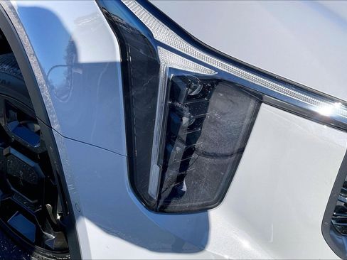 Used 2025 Kia Sorento SX image 24