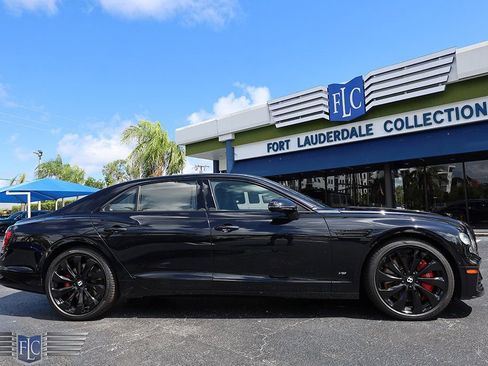 Used 2022 Bentley Flying Spur V8 image 2