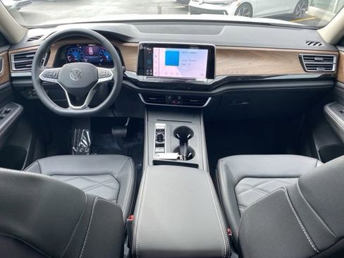 New 2026 Volkswagen Atlas SE image 2