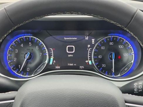 Certified 2025 Chrysler Pacifica Select FWD image 27