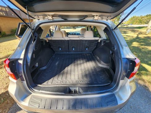 Used 2017 Subaru Outback 2.5i Premium image 11