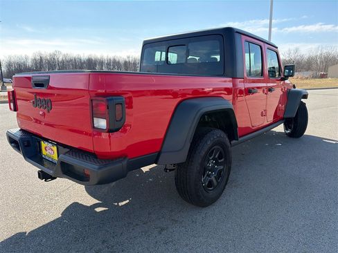 Used 2025 Jeep Gladiator Sport image 3