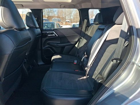 Used 2024 Mitsubishi Outlander SE Black Edition image 12