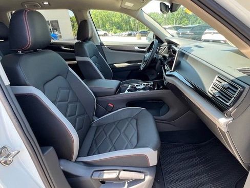 New 2026 Volkswagen Atlas Peak Edition image 17