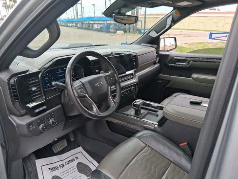 Used 2023 Chevrolet Silverado 1500 ZR2 w/ Technology Package AWD/4WD image 9