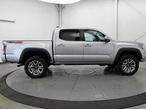 Used 2022 Toyota Tacoma TRD Off-Road w/ Technology Package AWD/4WD image 8