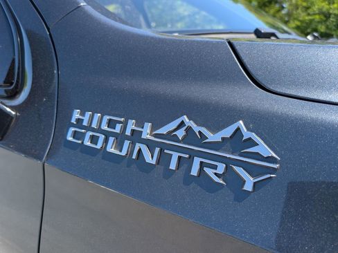 Used 2021 Chevrolet Suburban High Country AWD/4WD image 10