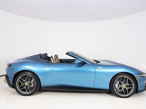 Certified 2025 Ferrari Roma Spider RWD image 3