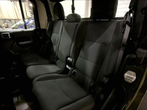 Used 2022 Jeep Gladiator Sport image 21