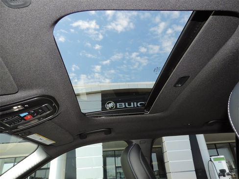 Used 2025 Jeep Grand Cherokee L Altitude image 9